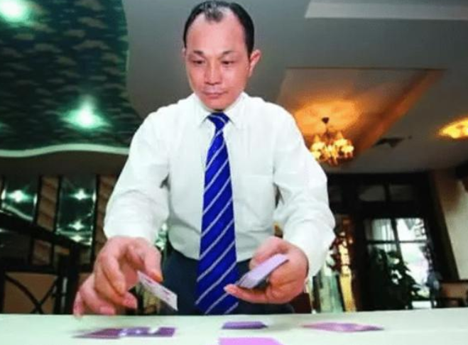 江西赌王尧建云：曾纵横赌场一夜赢550万，出千露馅后被剁了双腿