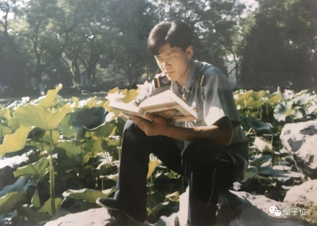 北大保安“高考第一人”，现在成了校长！网友：真·知识改变命运