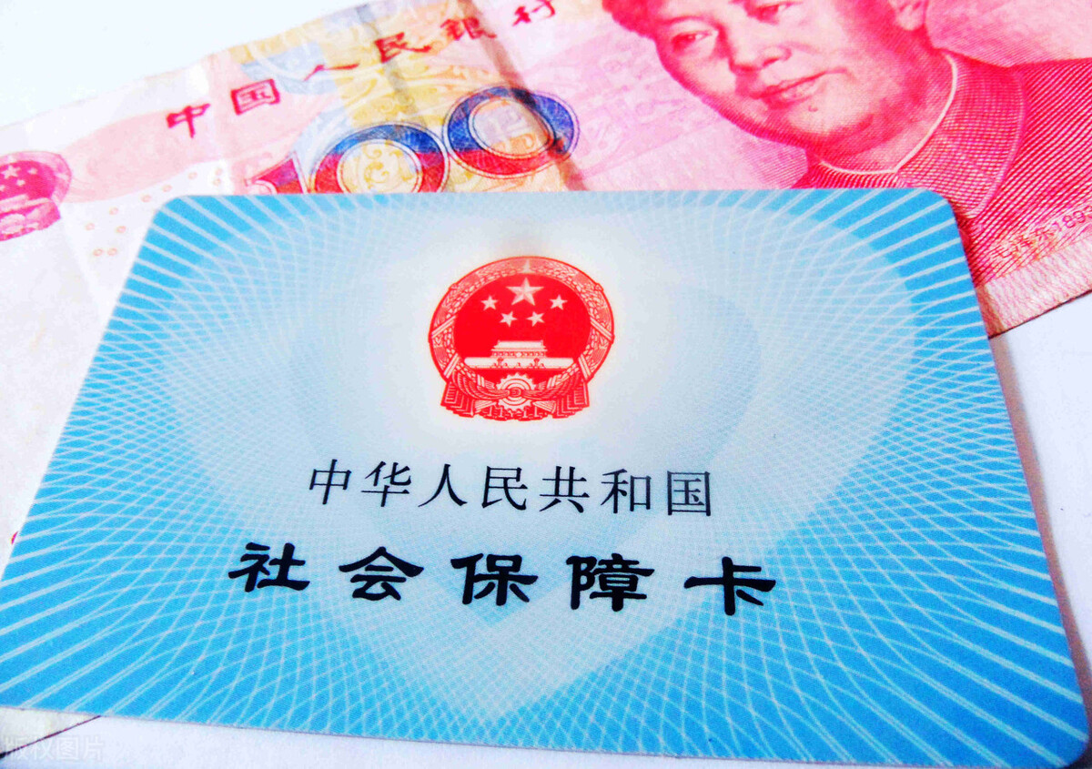 企业退休人员医保账户里的钱，是按什么标准计算的？