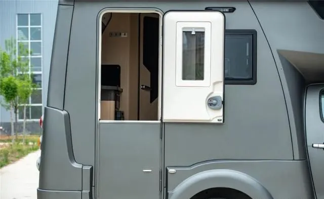 满足一家四口畅游川藏公路的越野房车，不到40万