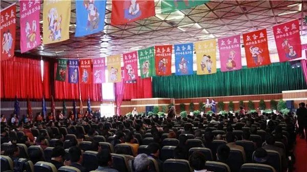 看了独山县举债400亿造出的东西，我三观尽毁