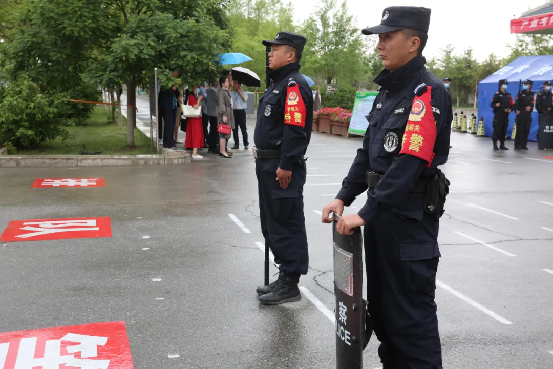 【护航高考】高考第一天，甘肃公安为梦护航！