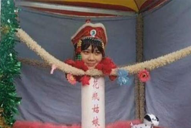 真人没手没脚，以瓶为身，江湖骗术“花瓶姑娘”，是如何做到的？