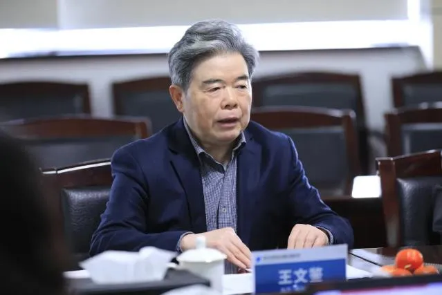 魔手伸进苹果供应链,6万贷款起步,余姚人王文鉴锻造光电之星
