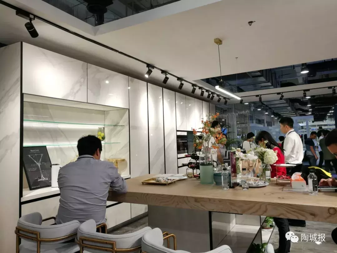 诺贝尔、新明珠、鹰牌2086、蒙娜丽莎……广州设计周，陶企人气很旺