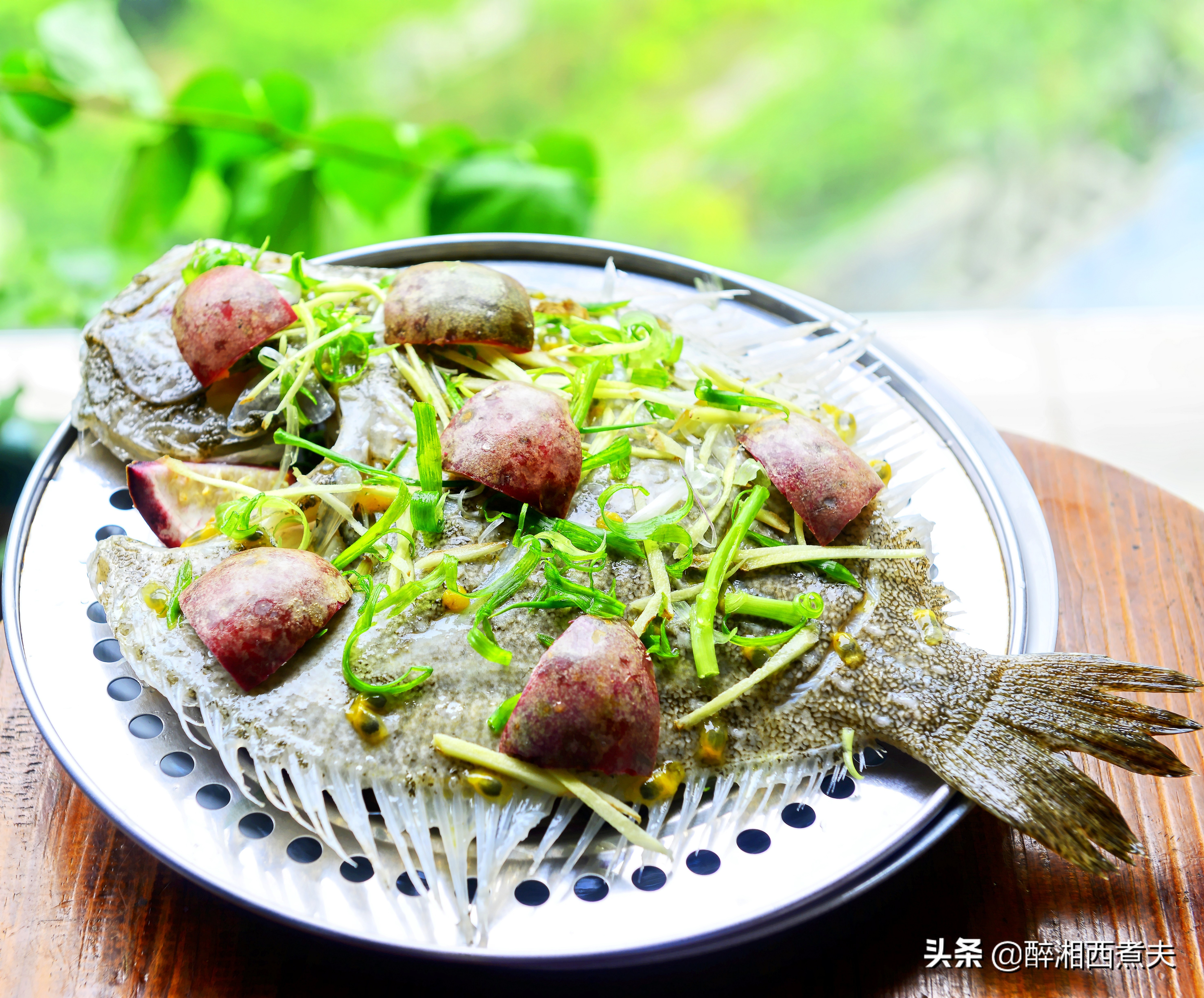 多宝鱼无鳞却很腥？一招教你轻松搞定去腥！清蒸多宝鱼鲜嫩又肥美