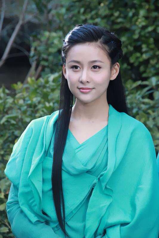 公路拍照被警告，从华策一姐到压戏不播，贾青做的糊涂事可太多了