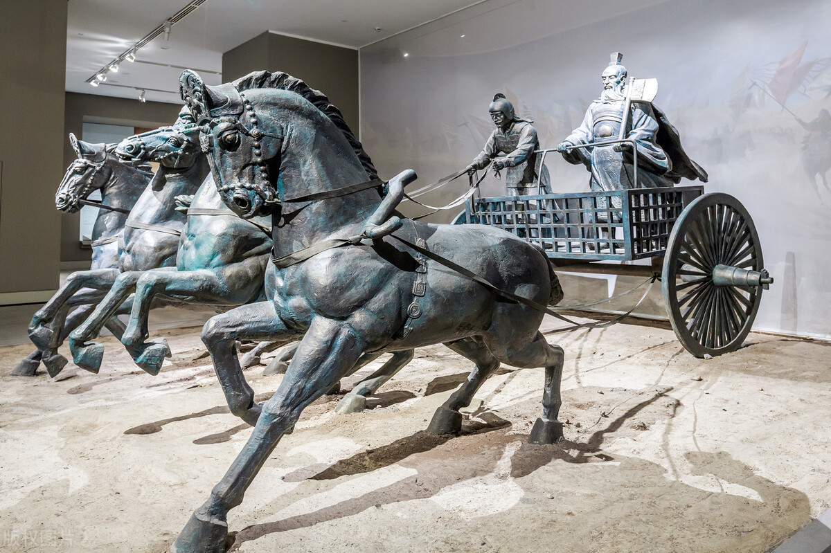 齐国战车雕塑而崔杼弑庄公后,便与庆封一起扶持了年幼的景公上位.