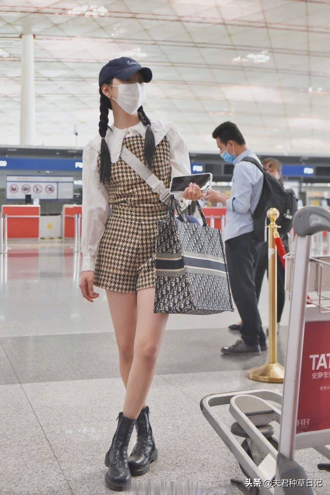 “连体裤”又火了一把！搭配衬衫气质又高级，女明星都上头了