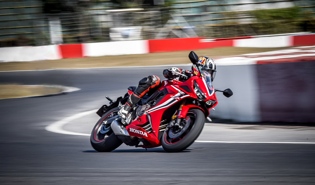 多了一个“R”贵4000块，本田CBR650R值不值