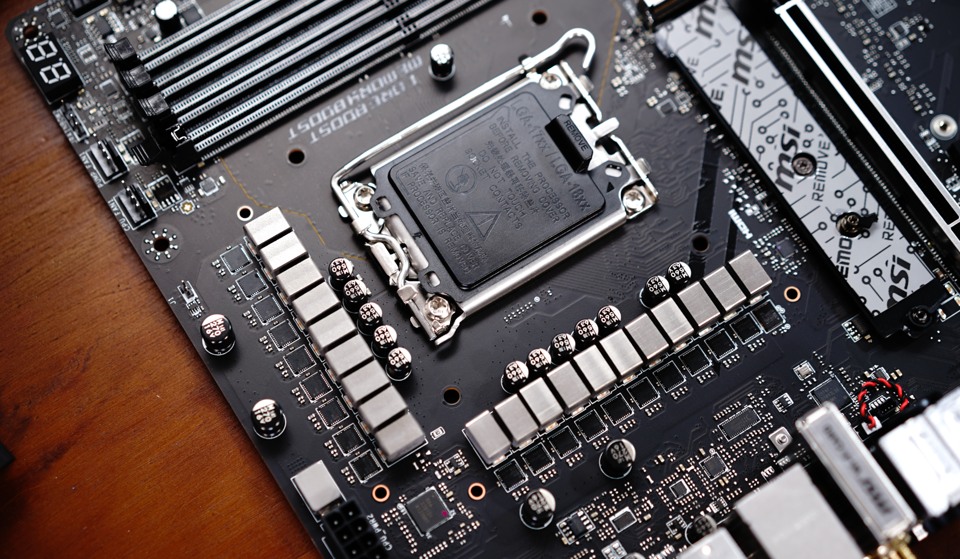 intel酷睿12代首发“座驾”来了！微星Z690 CARBON WIFI抢先开箱