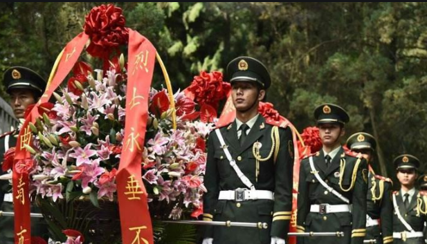 烈士子女高考享有加分政策，家长们争议大，女孩表示宁愿不要加分