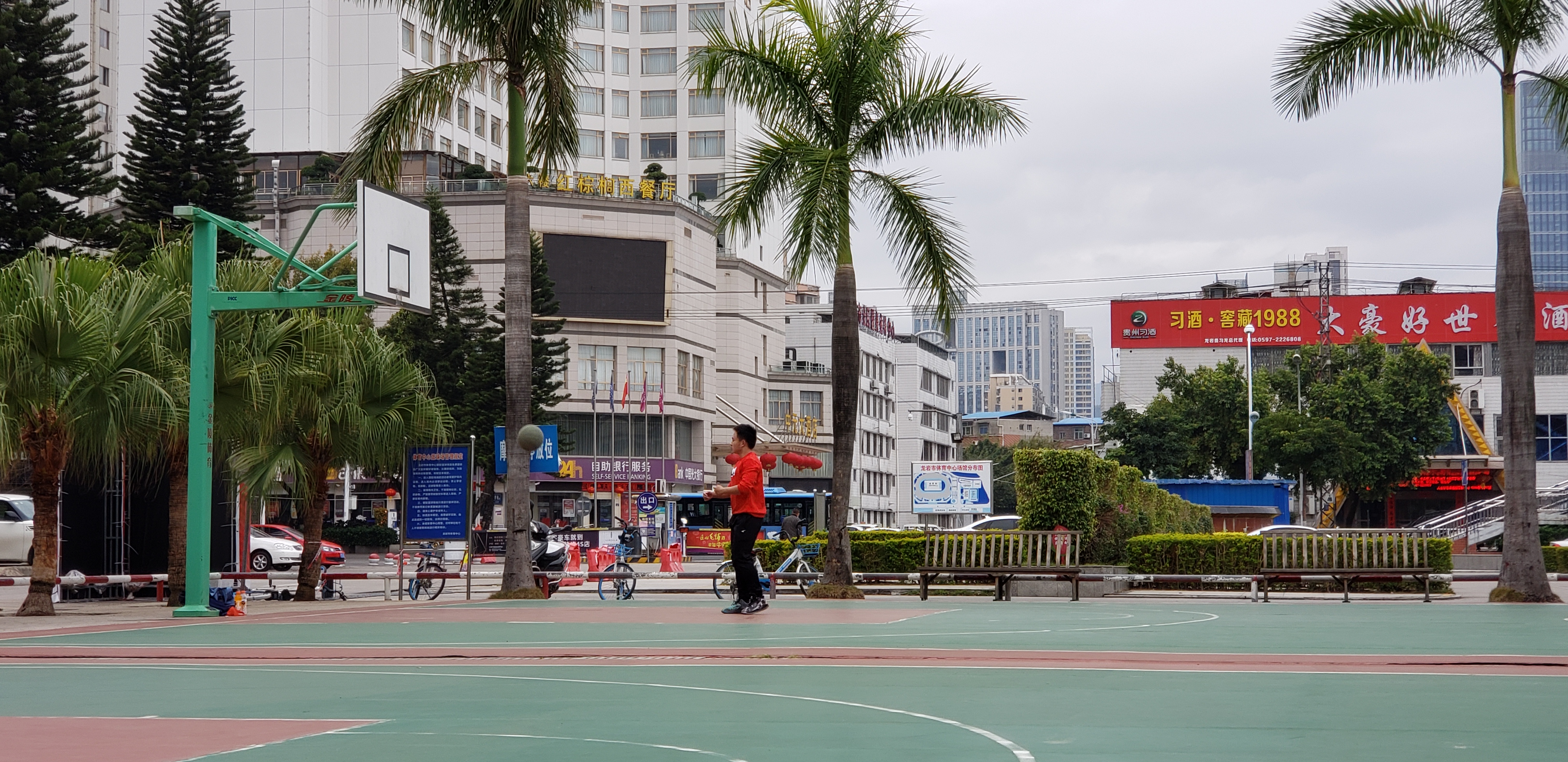 nba篮板为什么不用塑料(无框的篮板，有框的热情)