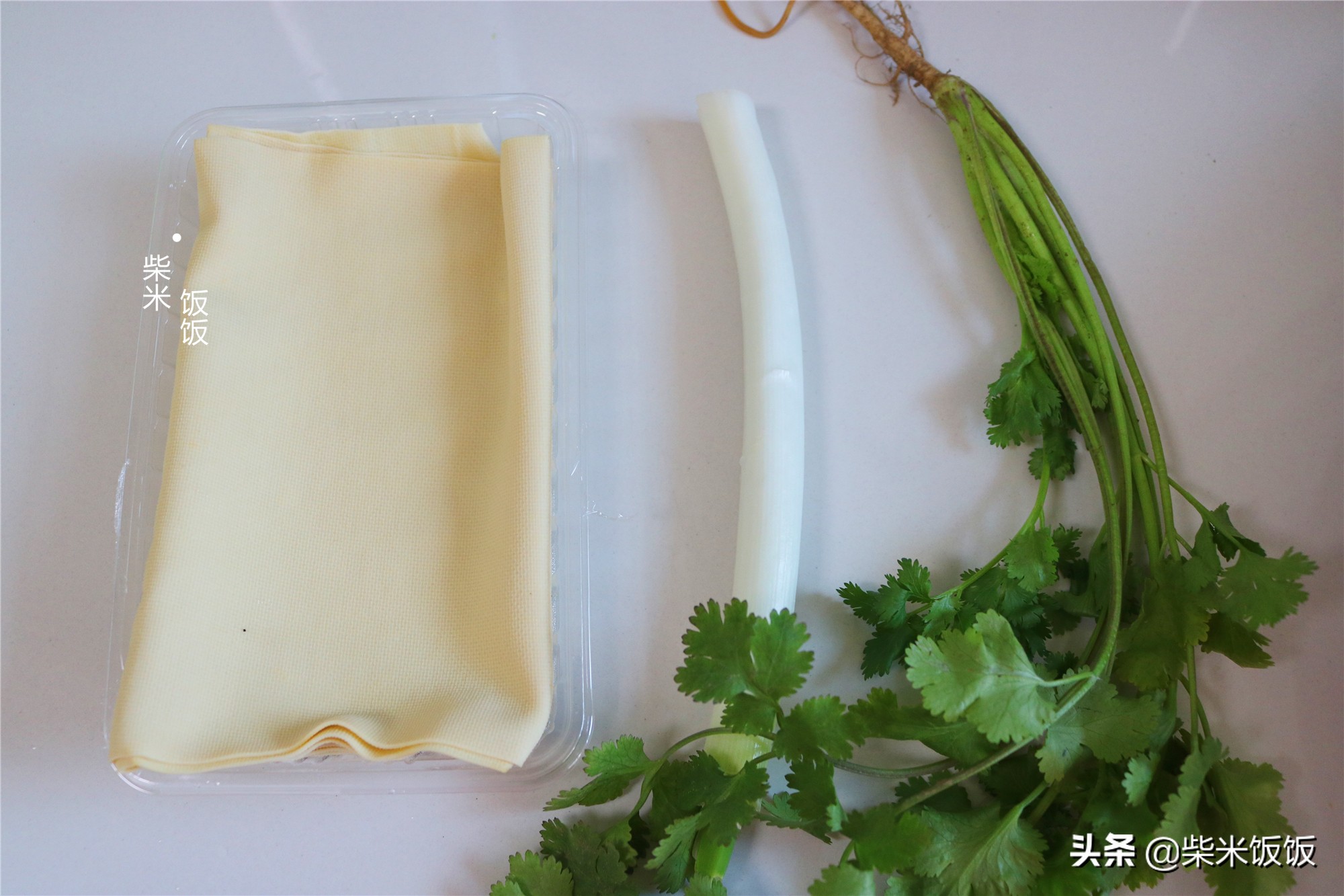 夏天最受欢迎的豆腐皮吃法，一煮一拌就上桌，软嫩入味特好吃