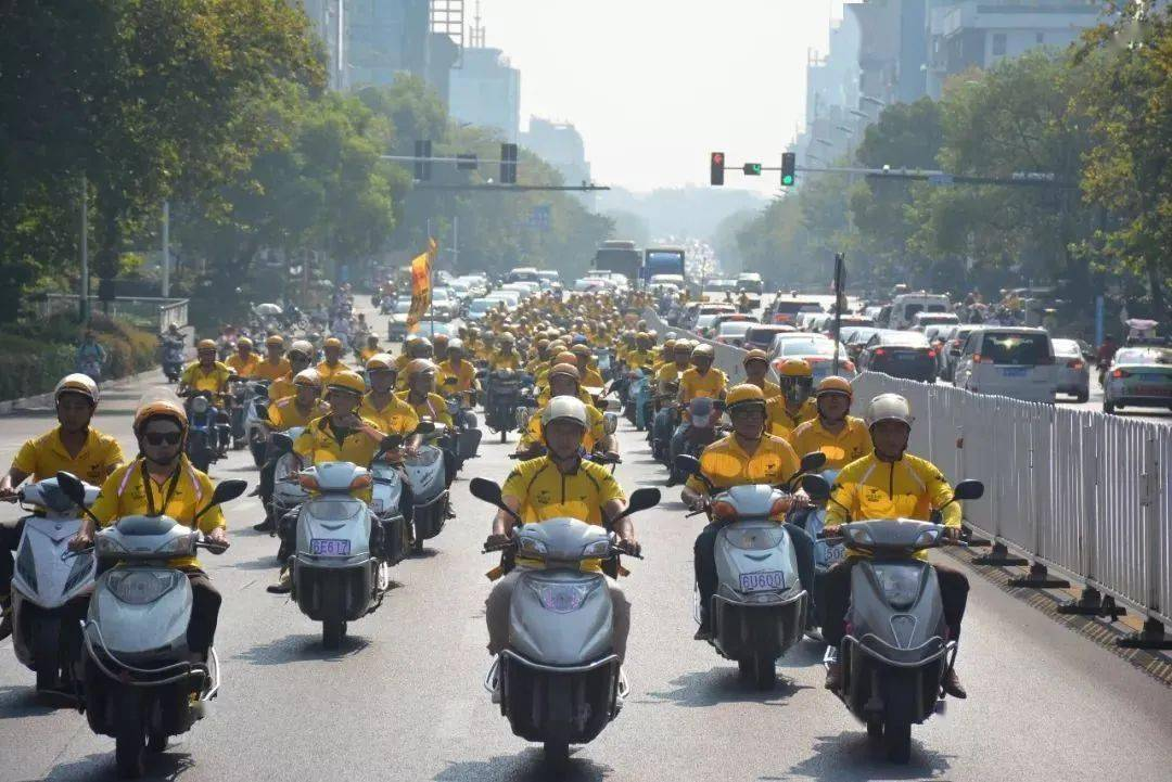 美团王兴拿16亿补贴骑手，被官方点名后，470万骑手社保仍未落实