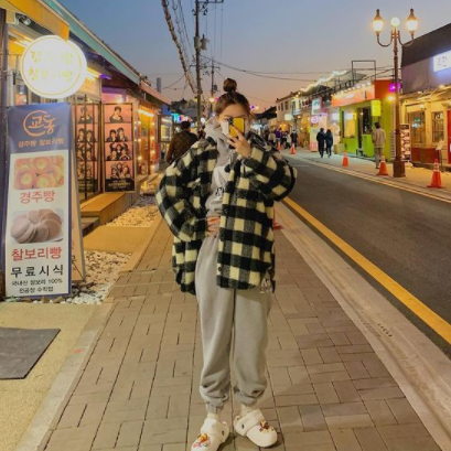 张雨绮春晚首秀土上3.9亿热搜哈哈哈！大胸妹穿衣真没救了吗…