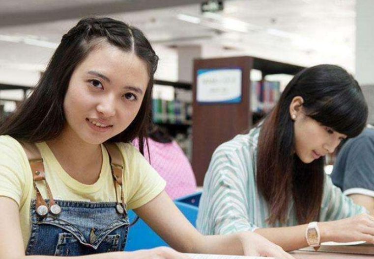 毕业后才明白，民办三本和公办专科的差距很大，后悔当初选错