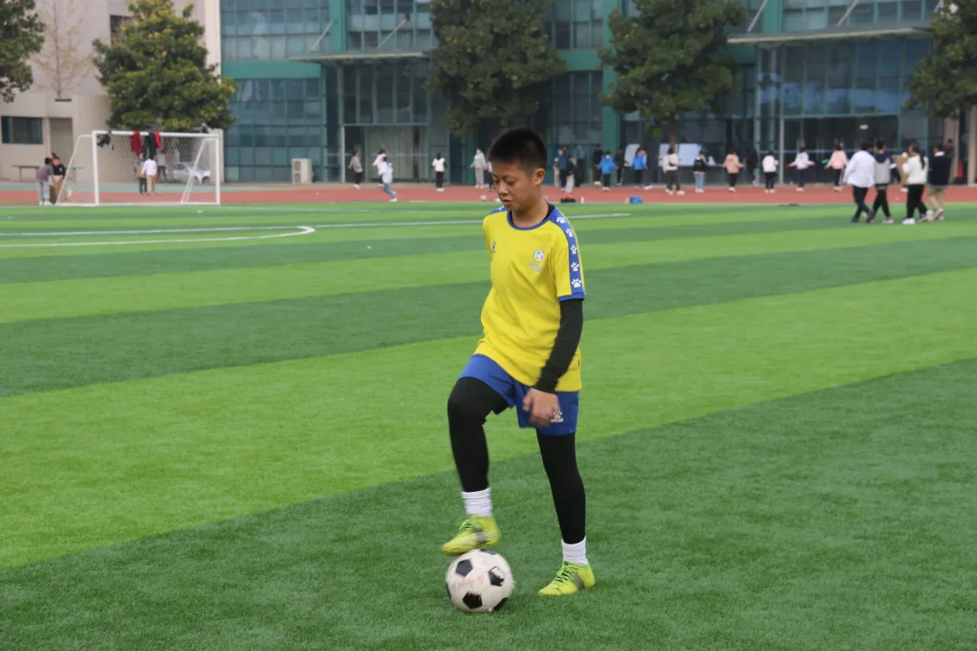 鄭州中學(xué)初中部校本課程開設(shè)側(cè)記(圖4) 鄭州中學(xué)初中部校本課程開設(shè)側(cè)記(圖4)