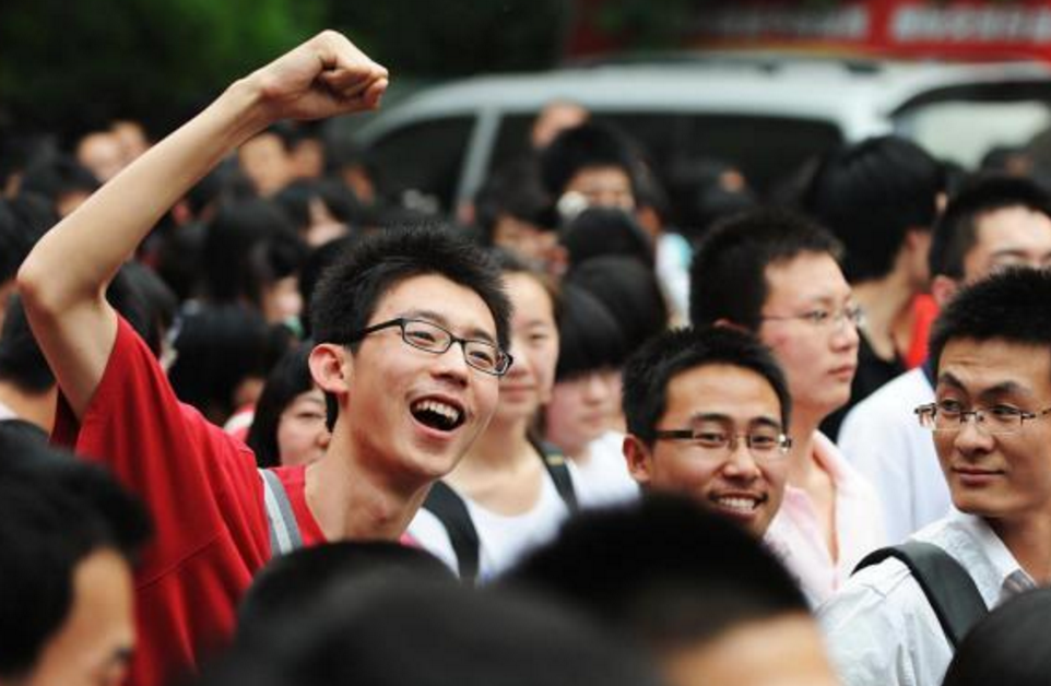 河南高考人数再创新高？复读生“这个数字”让考生慌了，太难了