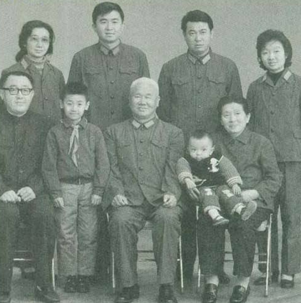 1983年全国严打，开国上将陈再道的儿子被判死刑，他犯了何罪