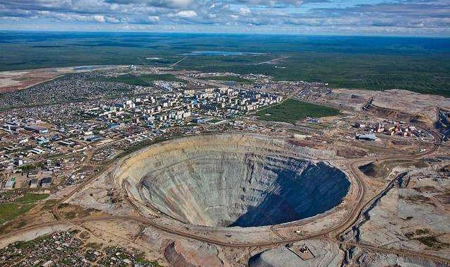 人类挖出的最壮观的四个超级矿​场，壮观程度让人难以想象