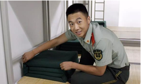 从学校当兵有什么区别（同样是参军入伍）