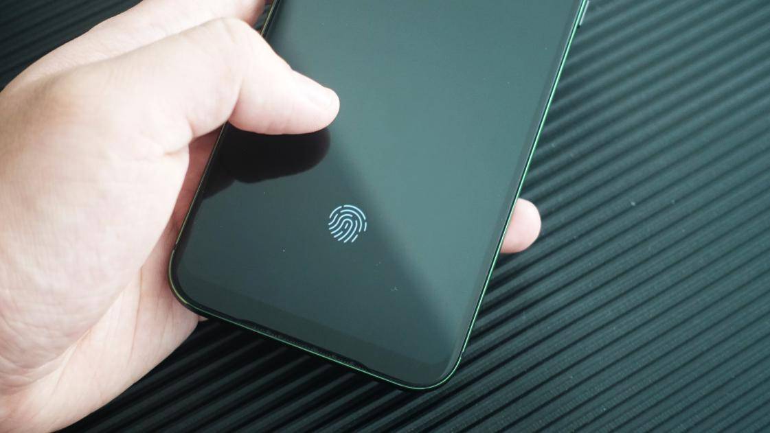 这可能是看电影最爽的手机。是鲨鱼游戏的手机2深度的体验。