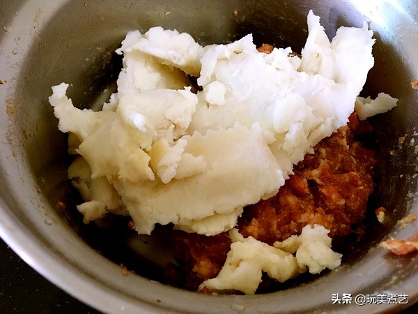 用山药泥替代淀粉，牢牢粘住“丸藕”