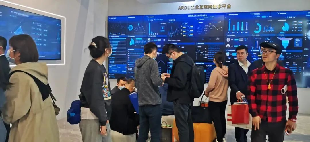 川派定制百v、亚度、伊恋，盛装亮相中国建博会（上海）强势发声