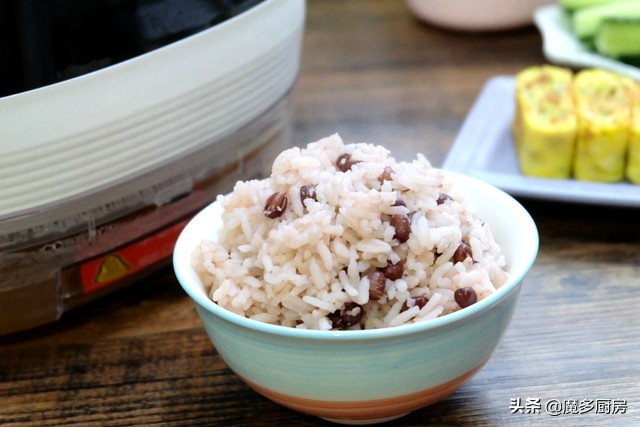 豆饭的做法 电饭锅版一看就会（用电饭煲做红豆捞饭的教程）