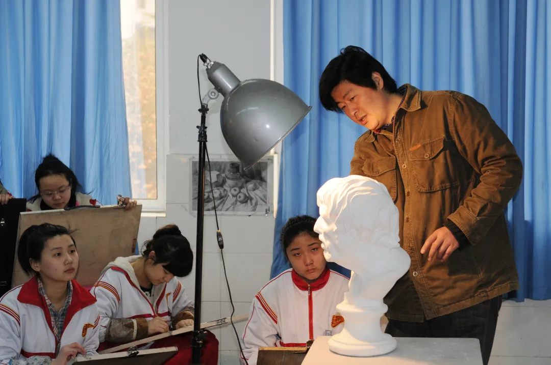 被誉为服务明星的沃土，这所学校不简单