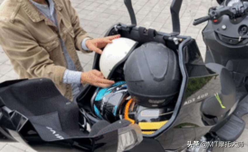 这可不是老头乐！意大利AD3倒三轮，带棚防雨，售价近7万元