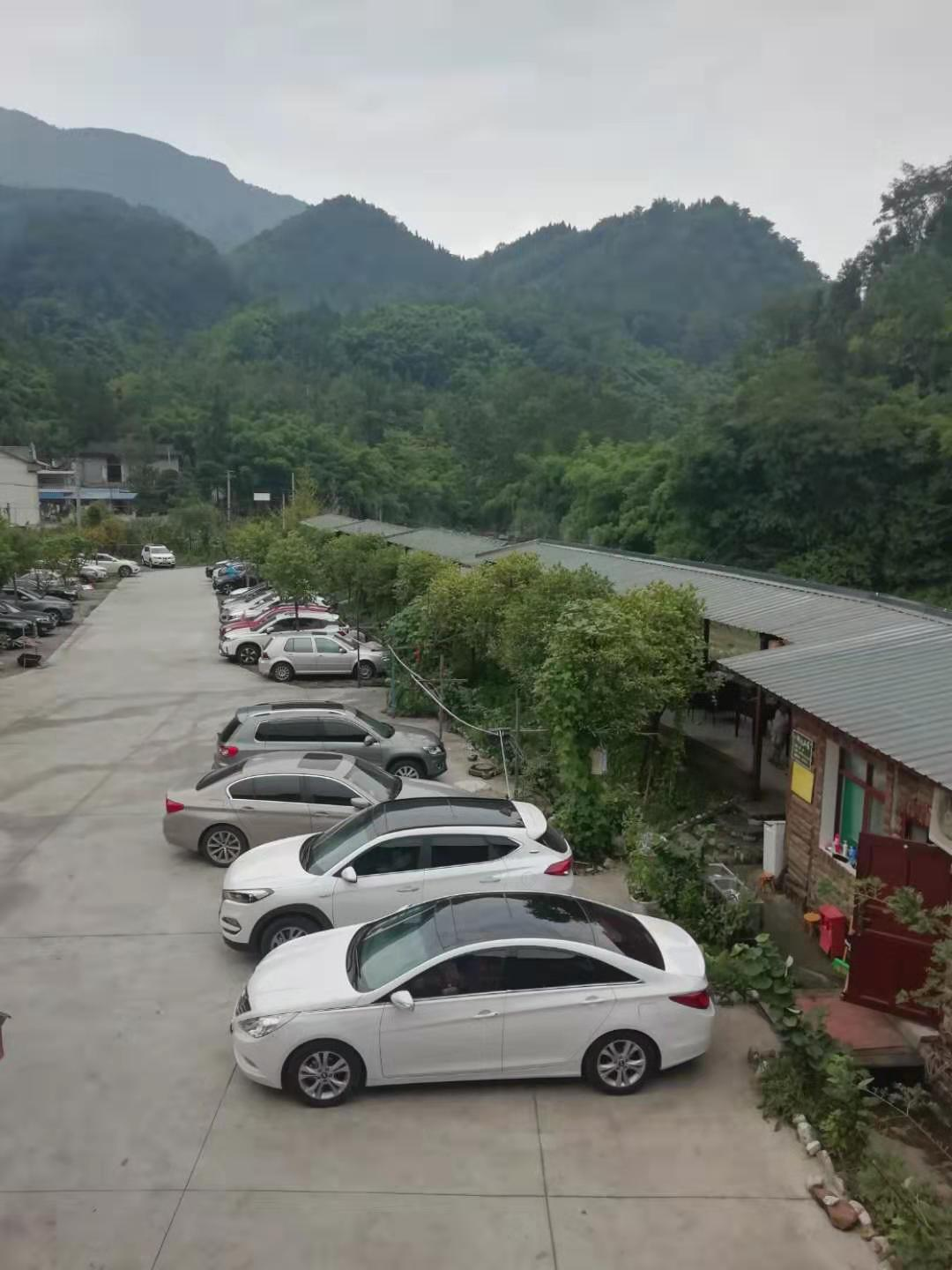 绵阳“安心居”农家乐，群山环绕空气好，他们居然拥有一条河