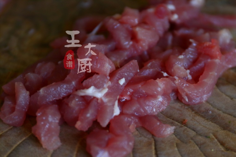 香椿炒肉的做法大全（鲜香嫩滑又下饭的香椿炒肉丝）