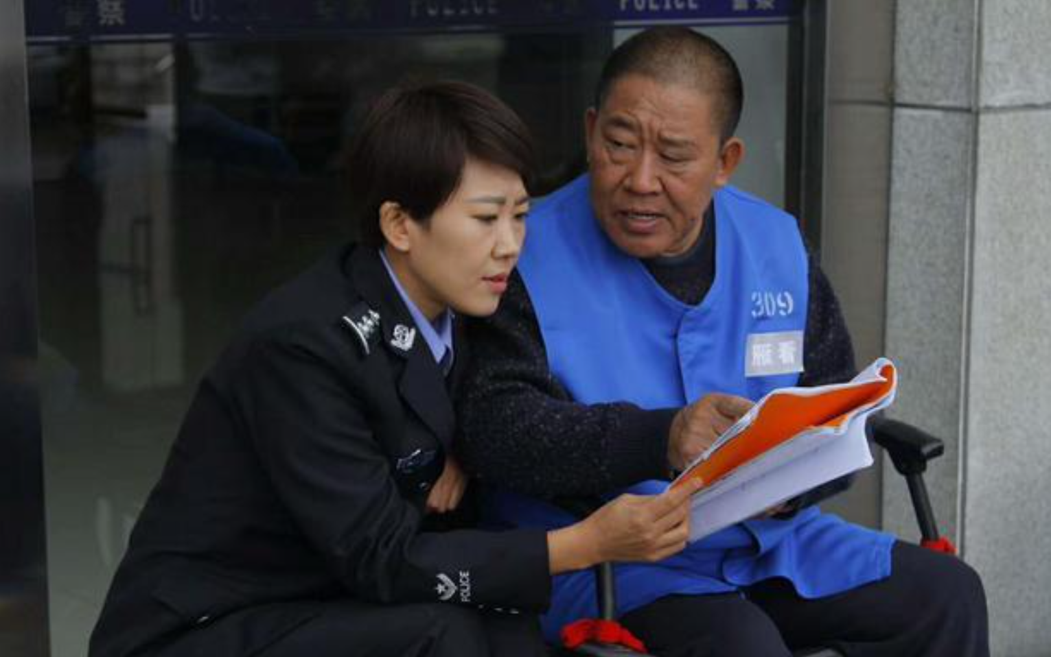 杜旭东：演反派都不用化妆，嘴一歪眼一蔑，观