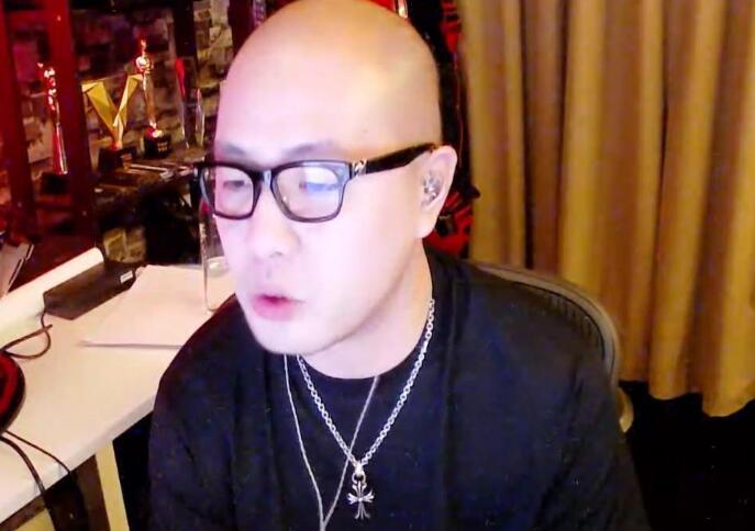 虎牙主播爆料 在石乱改红歌，刘杀鸡封五年，小象老总将踩缝纫机