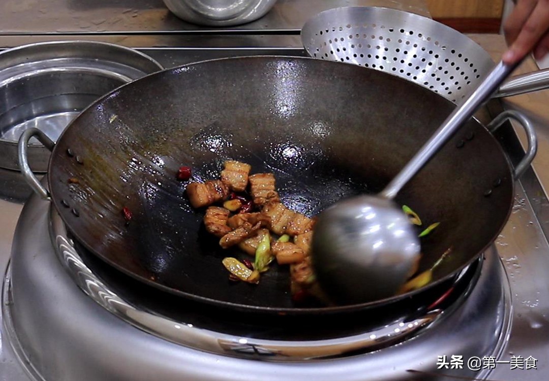 白菜豬肉燉粉條,白菜豬肉燉粉條的家常做法