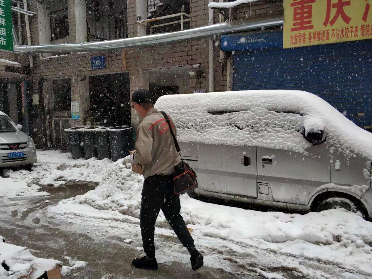 大雪封路不封情 便民服务暖人心