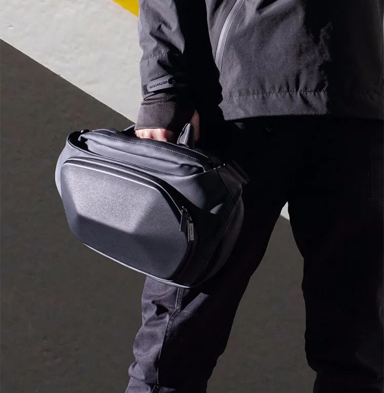 最适合男生的斜挎包，多层仓位实用能装，防水涂层面料，颜值出众