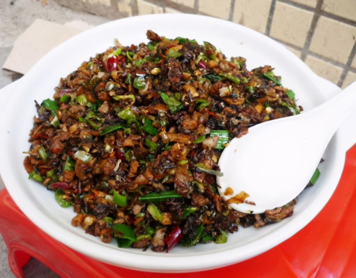 每个湖南人儿时的春节记忆里，都有一盘香辣下饭的外婆菜