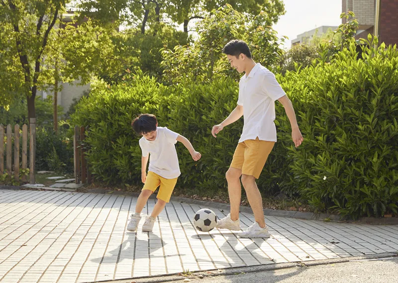 为什么很多男人迷恋世界杯(体育成为高中招生记分科目！为什么世界更偏爱喜欢运动的孩子？)