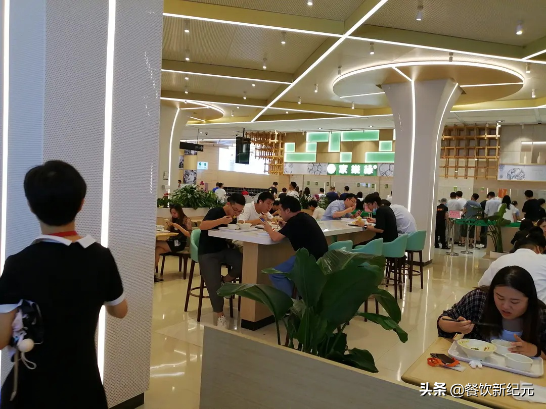 看完深圳华为的食堂后，才明白读书真的有用，后悔当初没认真学习