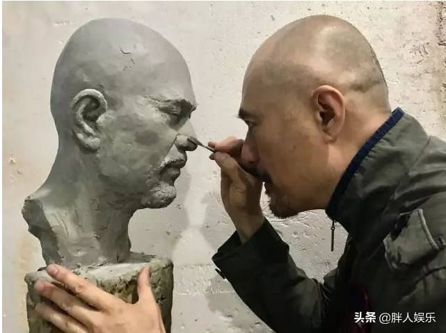 “三级片教父”徐锦江：曾身患抑郁症想学张国荣，独宠妻子27年