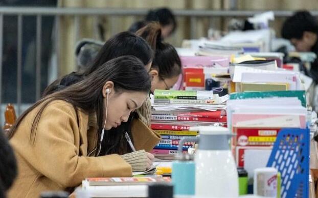 考研复试中，三本生受“歧视”被二本生碾压？三本生该如何逆袭？