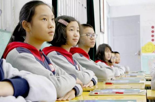 小学升初中，选“民办”还是选“公办”？三年后中考分数上见分晓