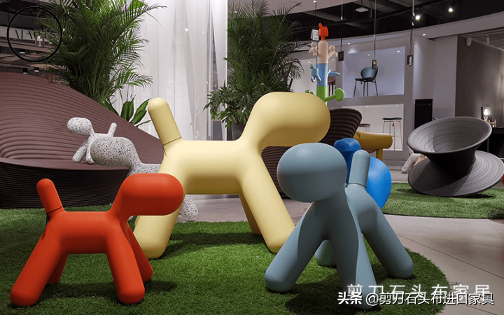 送个礼物给孩子过圣诞（圣诞节那天给孩子送礼物）