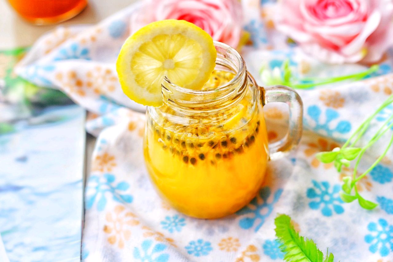 百香果柠檬蜂蜜水(教你在家自制百香果柠檬蜂蜜水)