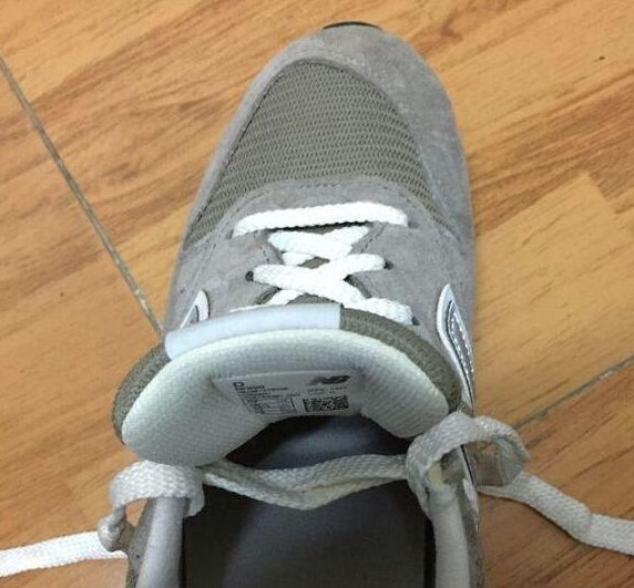 穿鞋子鞋舌老是歪？教你一个方法简单解决