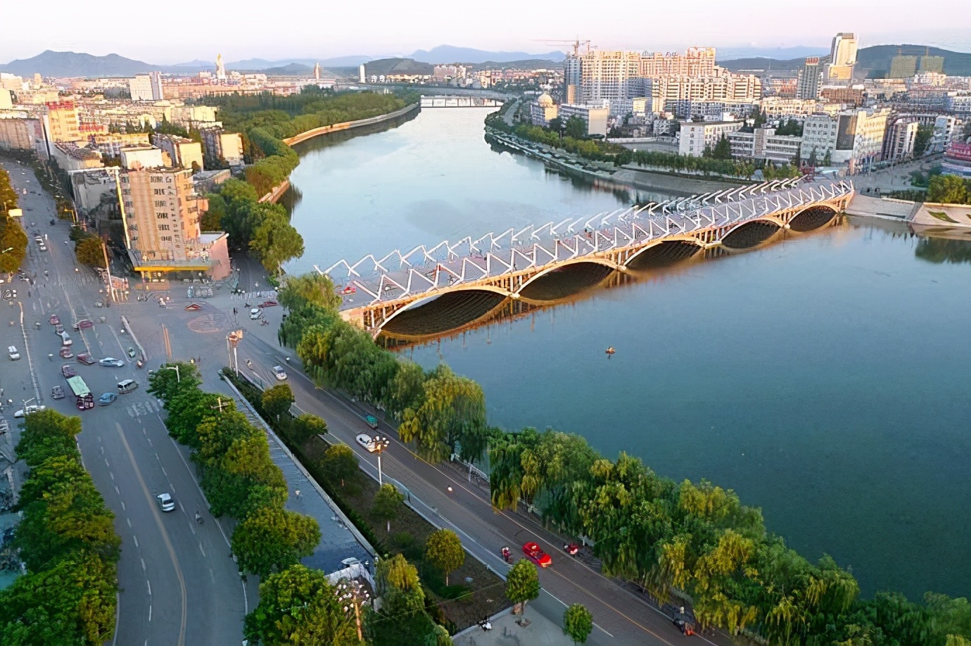 信阳市与湖北省接壤,地理区位比较好.