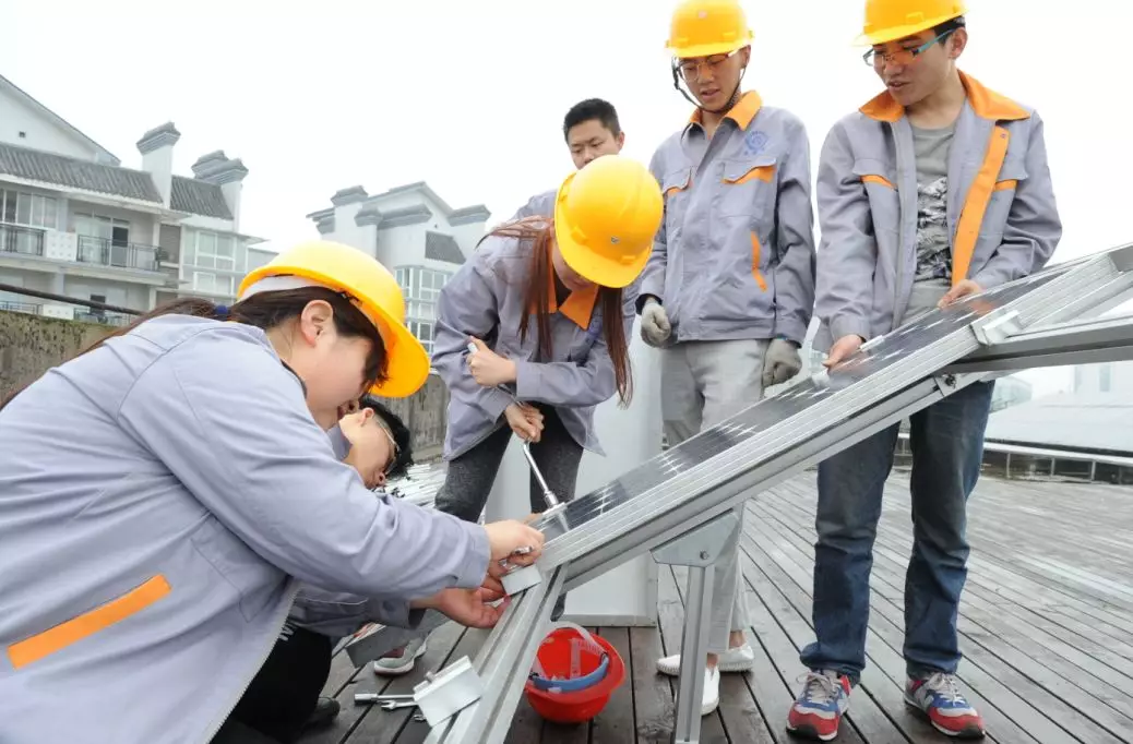 乐山有一所综合性大学，各地区县医院是实习单位，今年高职单招